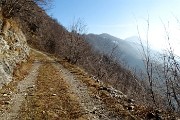 28  Su sterrata  per il Passo del Pertus